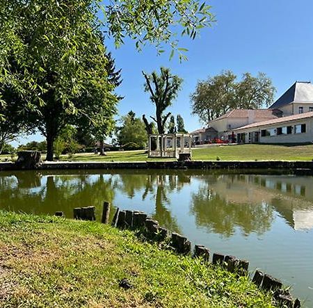Domaine De Roullet Hotel Buitenkant foto