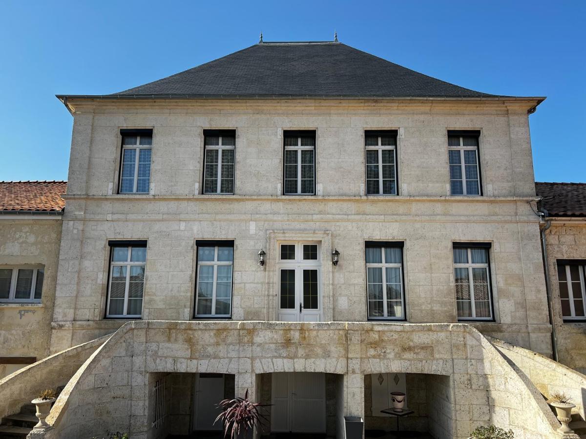 Domaine De Roullet Hotel Buitenkant foto