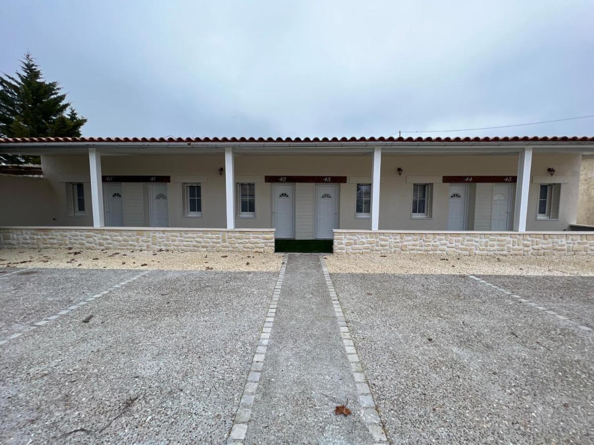 Domaine De Roullet Hotel Buitenkant foto