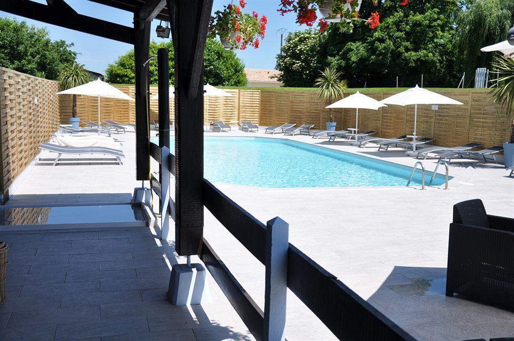Domaine De Roullet Hotel Buitenkant foto
