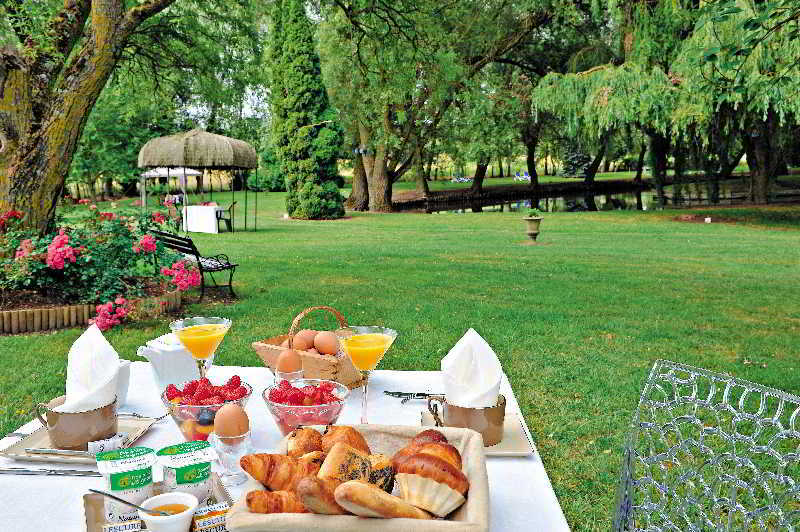 Domaine De Roullet Hotel Buitenkant foto