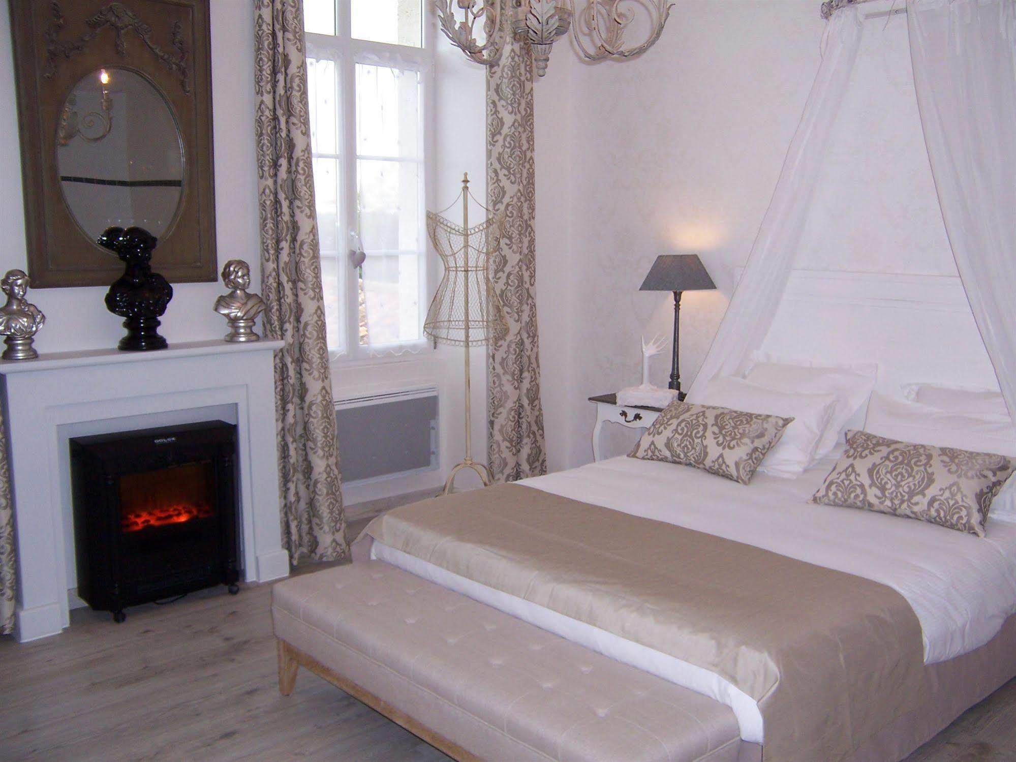 Domaine De Roullet Hotel Buitenkant foto