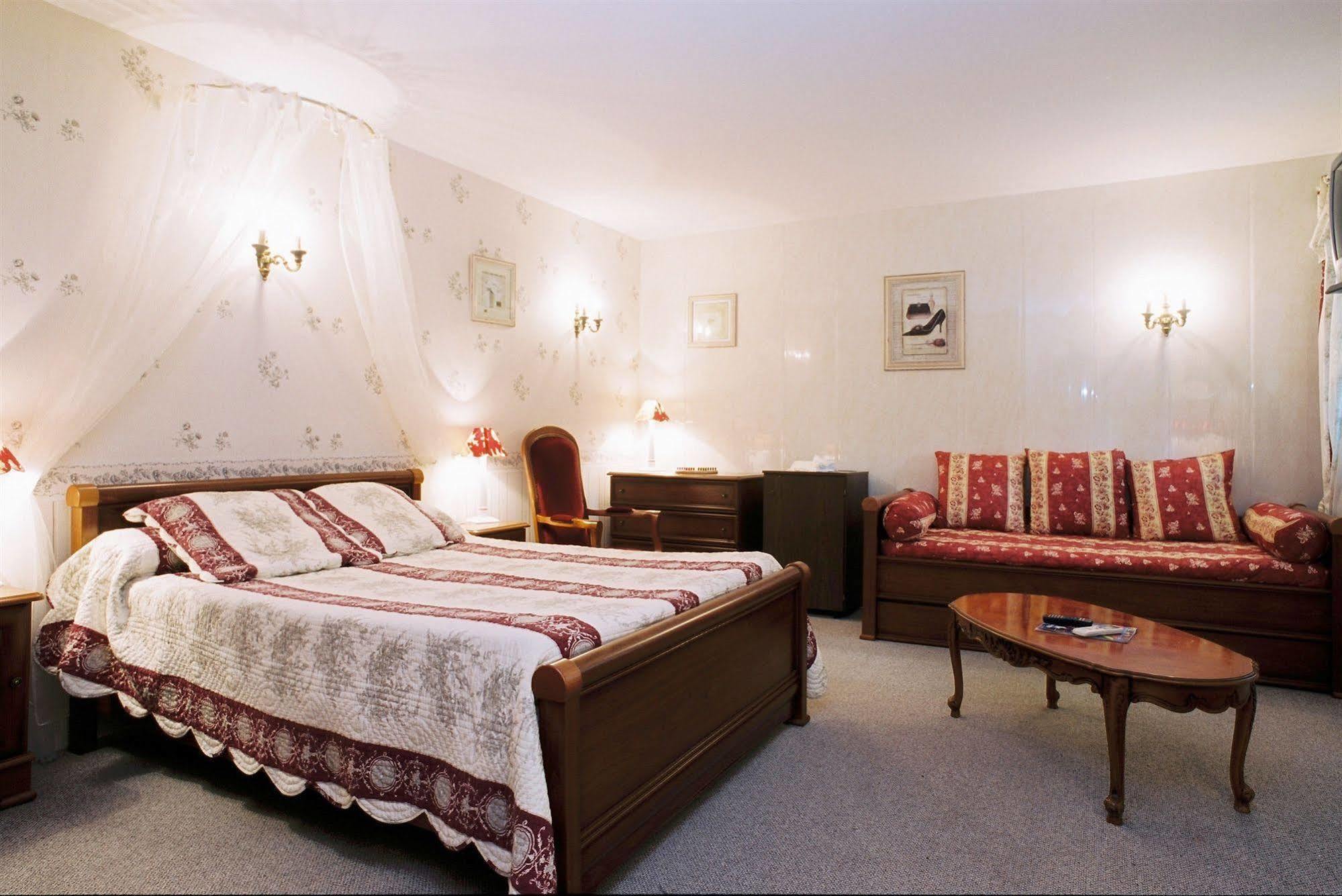Domaine De Roullet Hotel Buitenkant foto