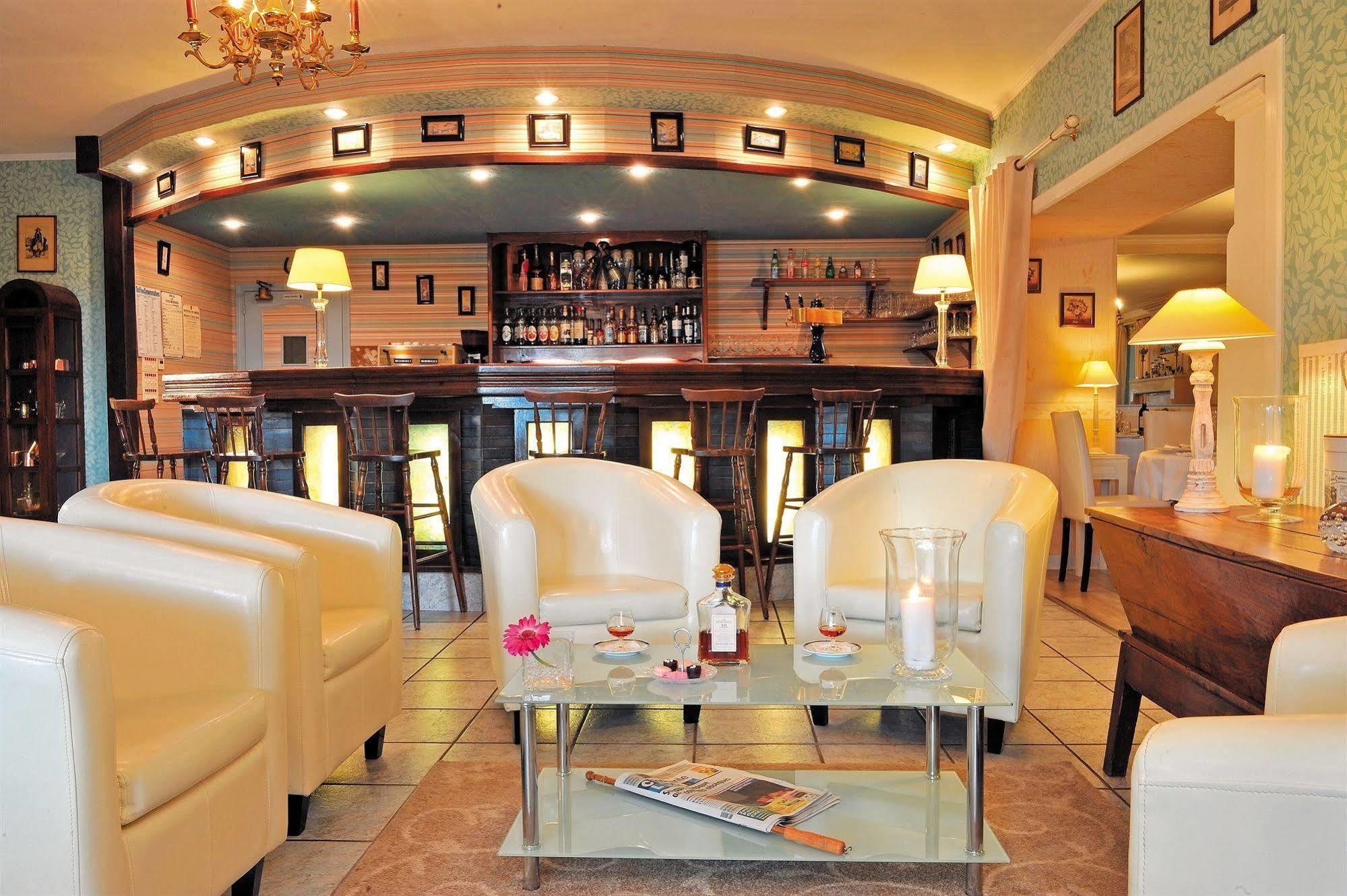 Domaine De Roullet Hotel Buitenkant foto
